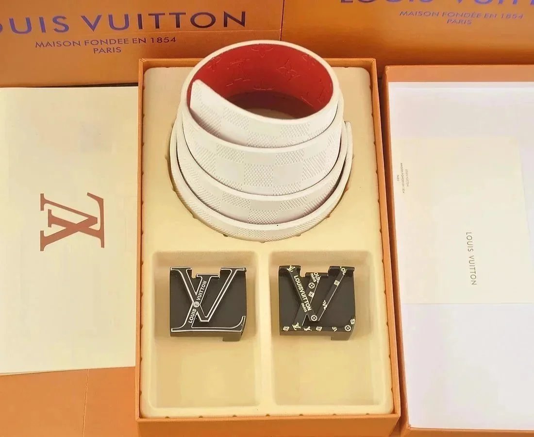 LV Initiales 40mm Reversible Belt Taigarama
