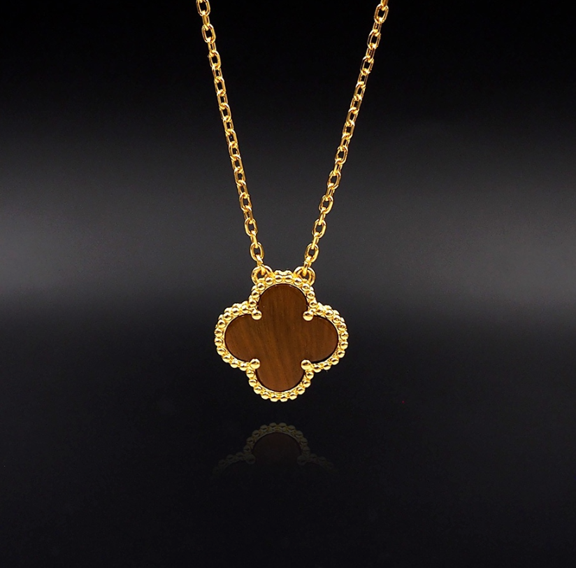 Van Cleef & Arpels Vintage Alhambra pendant Woman