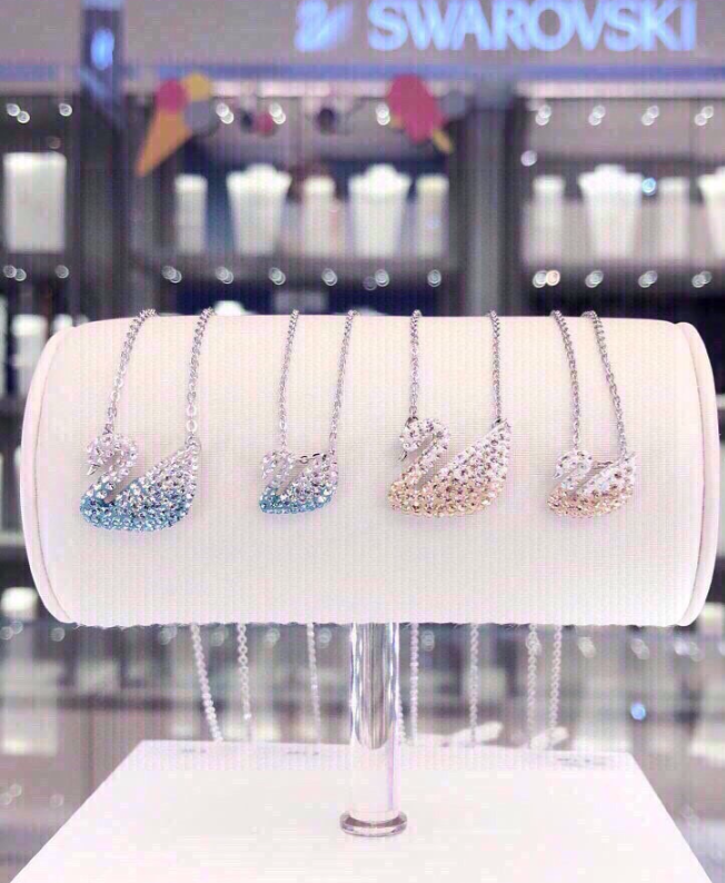 Swarovski Crystal Swan Pendant Necklaces Elegant Jewelry for Women