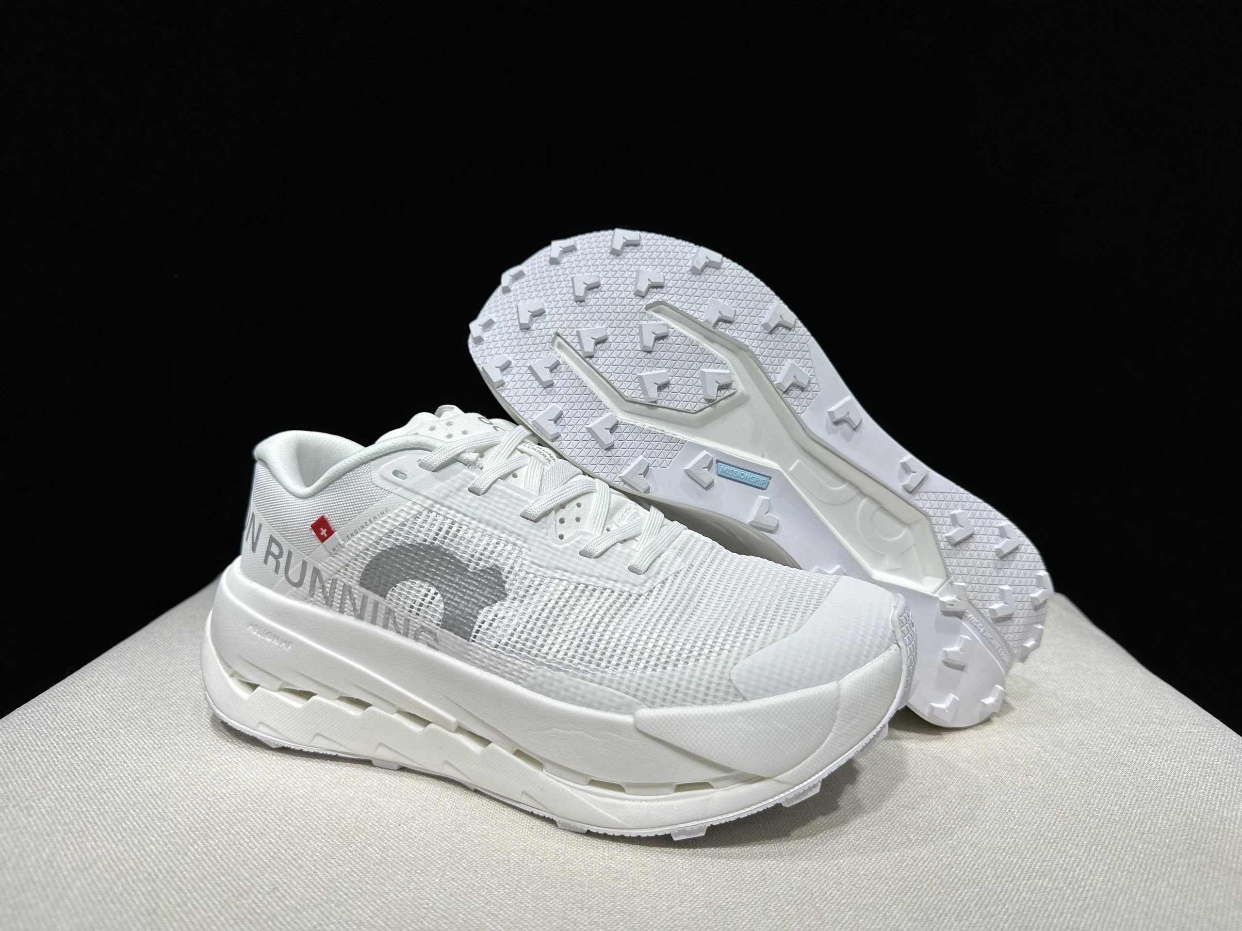 ON Running Cloudflow White Men's Running Shoes Lightweight Cushioned